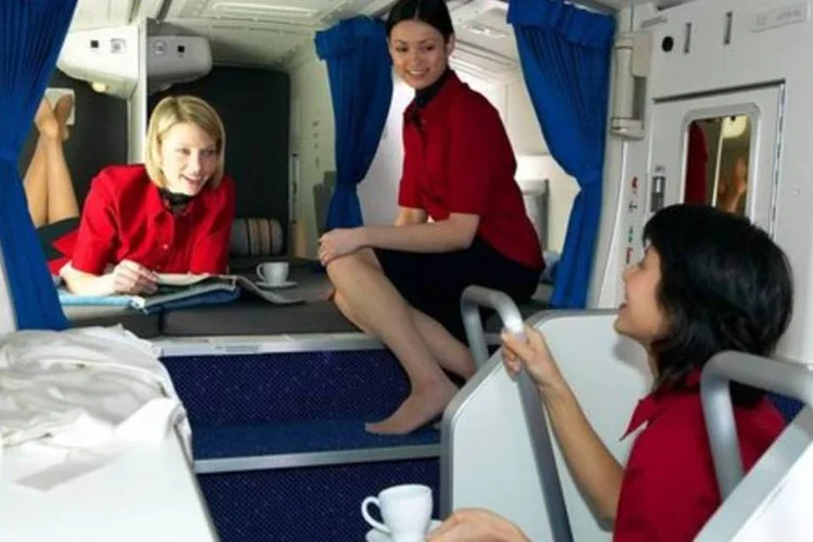 Dependendo da companhia aérea, a área de descanso de um Boeing 777 pode acomodar até dez camas. (Reprodução/Boeing)