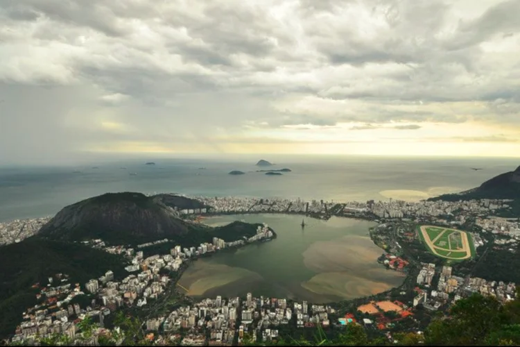 
	Vista do Rio de Janeiro: a deten&ccedil;&atilde;o foi filmada pela pr&oacute;pria equipe do jornal, que divulga not&iacute;cias sobre a regi&atilde;o
 (Google Maps/Reprodução)