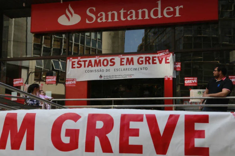 
	Greve dos banc&aacute;rios: para voltar &agrave;s atividades, a categoria reivindica reajuste salarial de 14,78%, benef&iacute;cios como vales alimenta&ccedil;&atilde;o e refei&ccedil;&atilde;o, 13&ordf; cesta, aux&iacute;lio-creche, 14&ordm; sal&aacute;rio
 (Paulo Pinto/ Fotos Públicas)