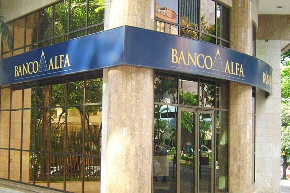 Fachada do Banco Alfa: ações disparam após acertar venda para o Safra (foto/Wikimedia Commons)