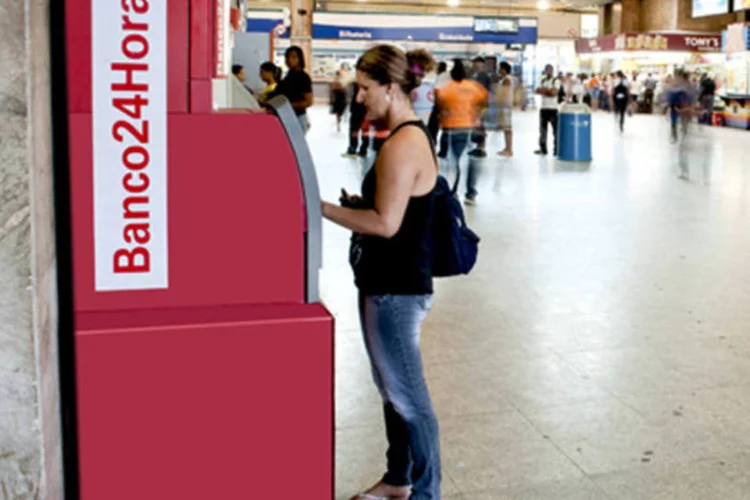 
	 Banco24Horas: Caixas d&atilde;o acesso a mais de 40 bancos, como BB, Caixa, Ita&uacute; e Bradesco
 (TecBan/Divulgação)