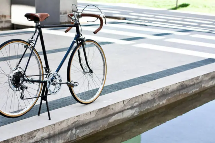 
	Caloi 10 restaurada: Rodrigo come&ccedil;ou a restaurar como um servi&ccedil;o quando trabalhou com uma bike do mesmo modelo
 (Raquel Espírito Santo/Divulgação Studio Vila)