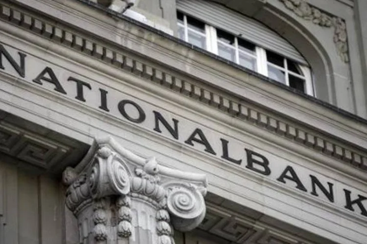 
	Bancos: na &uacute;ltima d&eacute;cada, o Banco Nacional da Su&iacute;&ccedil;a realizou a maior expans&atilde;o de suas reservas, de quase oito vezes em d&oacute;lares
 (Fabrice Coffrini/AFP)
