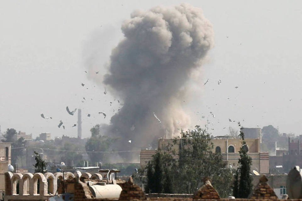 Ataque aéreo perto de escola deixa cinco mortos no Iêmen