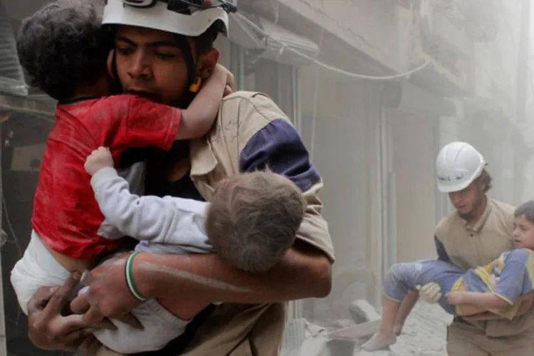 
	Aleppo: &quot;a viol&ecirc;ncia dos bombardeios demonstra que h&aacute; uma decis&atilde;o russa de tomar o leste de Aleppo a qualquer pre&ccedil;o&quot;, afirmou Abdel Rahman
 (Sultan Kitaz / Reuters)