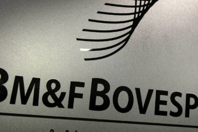 BM&FBovespa avalia ter propostas adequadas em fusão com Cetip