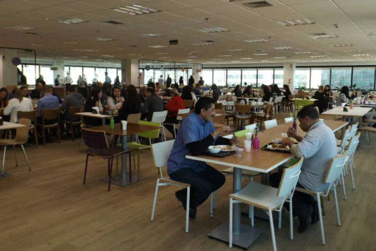 Restaurantes: informação do valor calórico dos alimentos, bem como sobre a presença de lactose e glúten, será elaborada e assinada por nutricionista (Luísa Melo/EXAME.com/Site Exame)