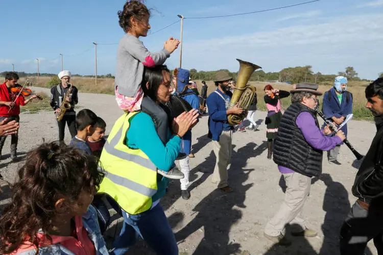 
	Calais: entre 7 e 12 mil imigrantes est&atilde;o instalados em um acampamento prec&aacute;rio e insalubre nos arredores de Calais
 (Pascal Rossignol/Reuters)