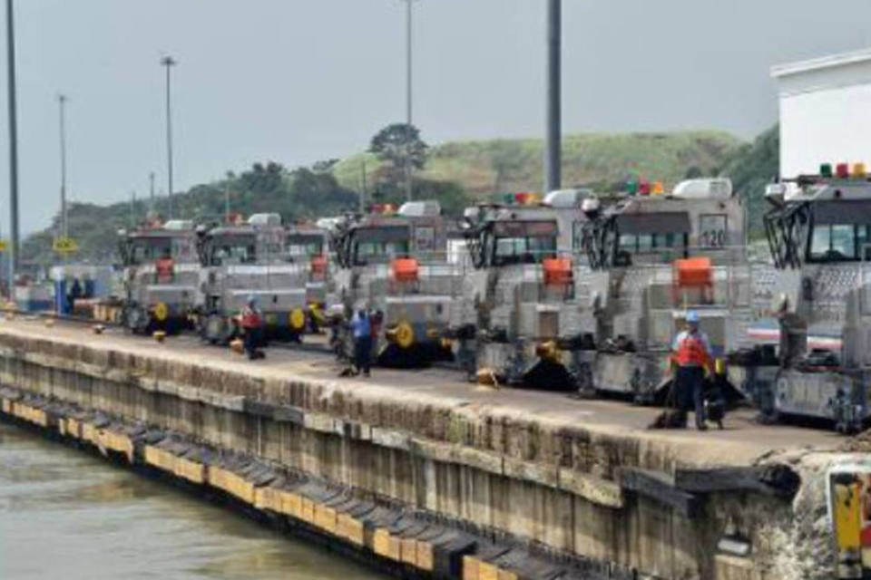 Canal do Panamá é fechado parcialmente por queda de carro