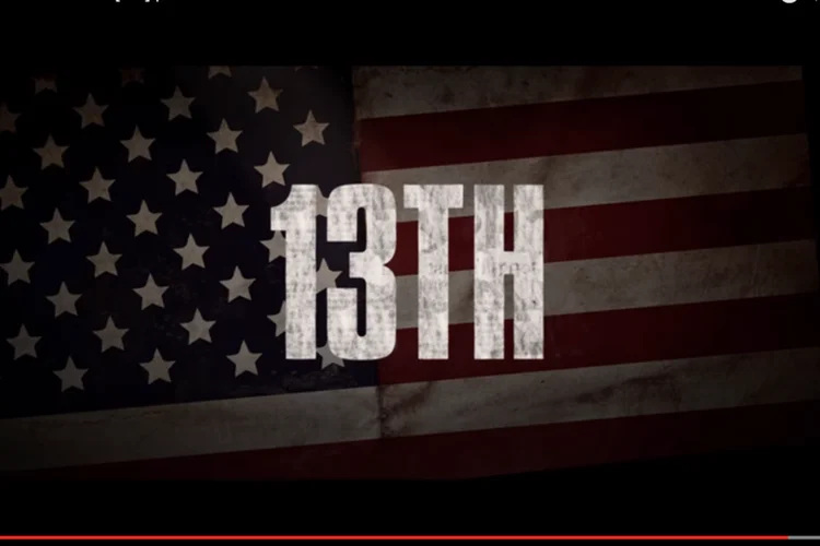 
	13th: o document&aacute;rio deve seu t&iacute;tulo &agrave; 13&ordf; emenda da Constitui&ccedil;&atilde;o dos EUA, que acabou com a escravid&atilde;o em 1865
 (Divulgação / Netflix)