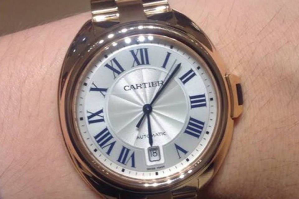 Cartier lembra relógios com corda dada por sistema de chaves