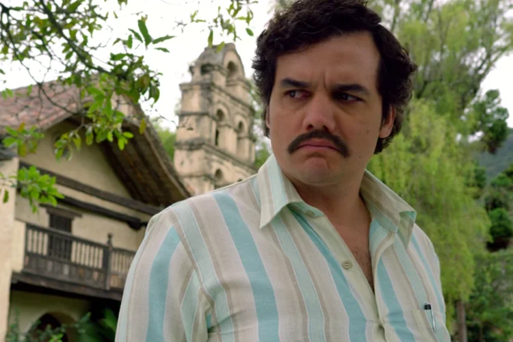 
	Narcos: uma das s&eacute;ries produzidas pela Netflix e uma das mais bem recebidas pelo p&uacute;blico
 (Reprodução/Narcos)