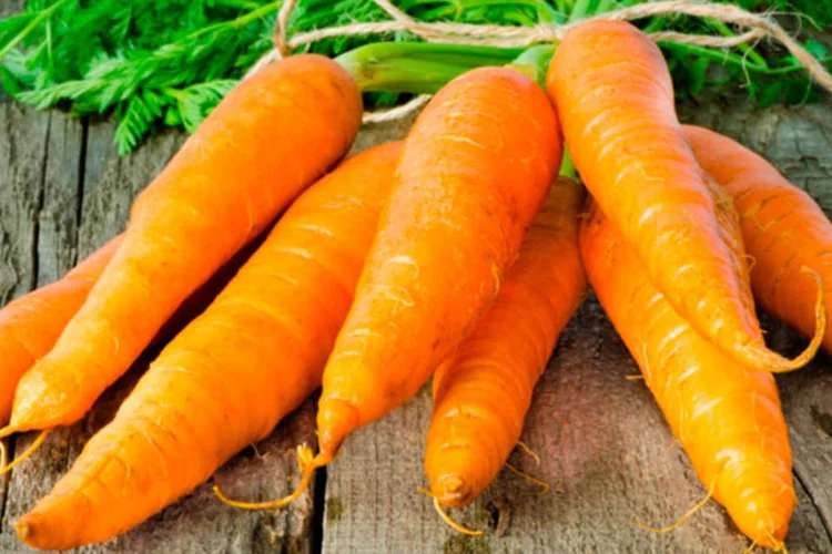 Cenoura e outros alimentos com betacaroteno (ThinkStock)