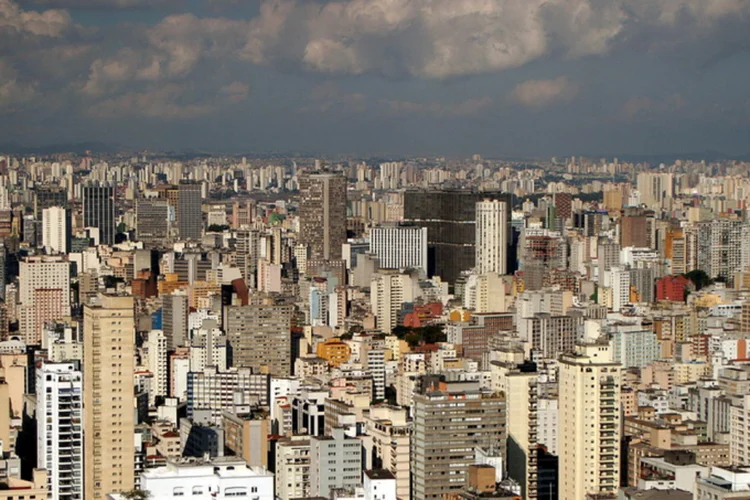 Estudo: probabilidade de um tweet mencionar palavras que sugerem positividade, simpatia, ajuda ou aceitação social foi maior em uma cidade mais diversificada (Google Maps/Reprodução)