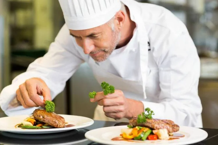 Cozinheiro (Thinkstock/Wavebreakmedia Ltd/Thinkstock)