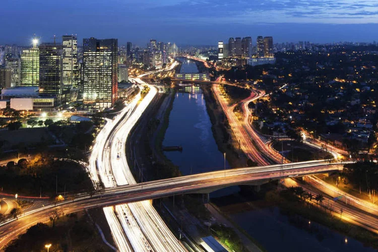 
	Marginal Pinheiros: especialistas concordam que a redu&ccedil;&atilde;o das velocidades nas vias &eacute; a causa direta da redu&ccedil;&atilde;o de mortes no tr&acirc;nsito
 (Thinkstock/nataliejorge/Thinkstock)
