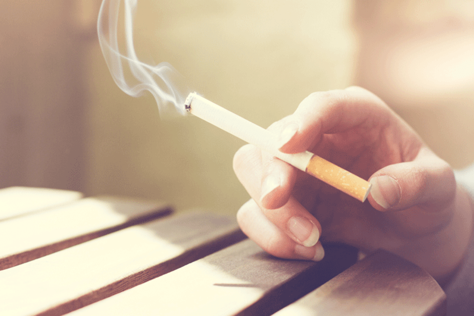 Cigarro: companhia quer parar de vender para apostar em itens de risco reduzido (Foto/Thinkstock)