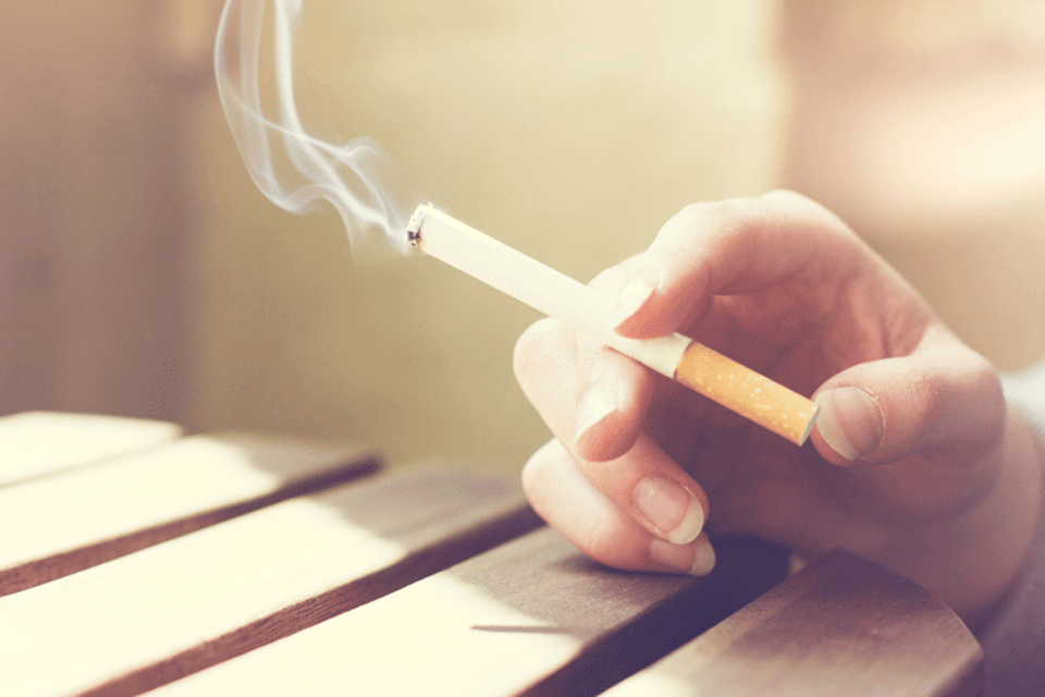 Quase 20% dos pacientes com câncer de pulmão continuam fumando