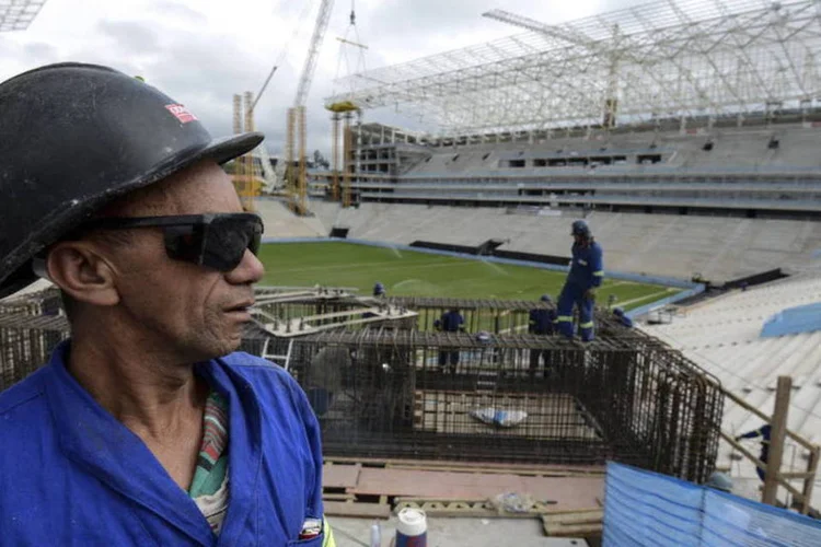 
	Oper&aacute;rio da Odebrecht durante a constru&ccedil;&atilde;o do Itaquer&atilde;o: auditoria atrasada
 (Paulo Fridman/Bloomberg)