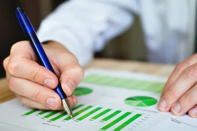 Indústria: a taxa acumulada em 2016 foi de 1,71%, contra uma alta de 8,8% nos preços dos produtos na porta de fábrica no ano anterior, informou o IBGE (anyaberkut/Thinkstock)