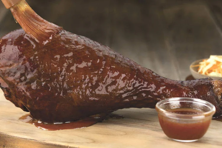 Colossal Turkey Leg: novidade do Outback no cardápio brasileiro