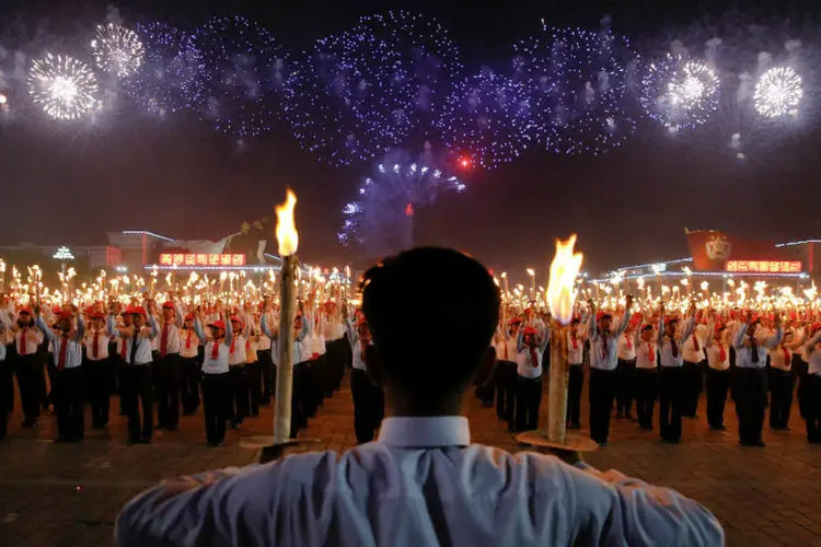 Desfile de encerramento do congresso do partido norte-coreano (Reuters)