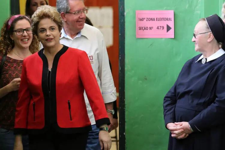 
	Dilma: a defesa voltou a alegar que todos os atos da presidente anteriores a outubro de 2015 estavam escorados nos pareceres de sua assessoria jur&iacute;dica
 (DIEGO VARA/Reuters)
