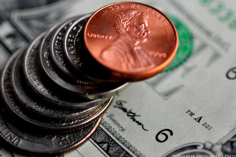 Dólar cai a R$ 3,12, menor patamar em mais de um ano