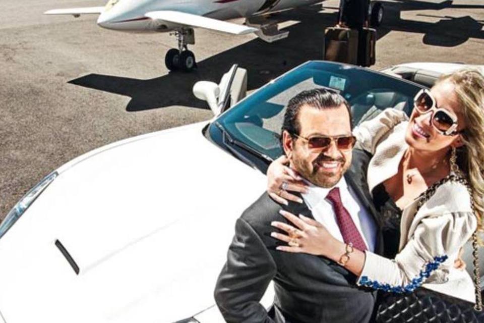 O advogado Rezende e a noiva, Nathany: Ferrari e avião de 18 milhões de reais 
 (Cristiano Mariz/EXAME.com)