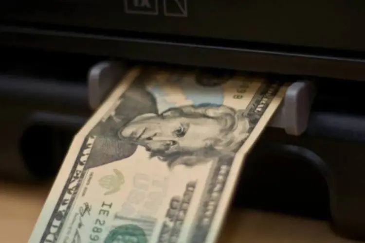 Nota de dólar sendo impressa (Paul Nicholson/Flickr)