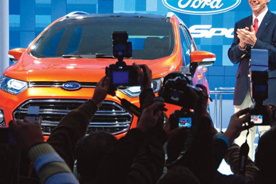 Alan Mulally com o novo EcoSport da Ford: com os carros globais, a Ford pode economizar 1 bilhão de dólares por ano