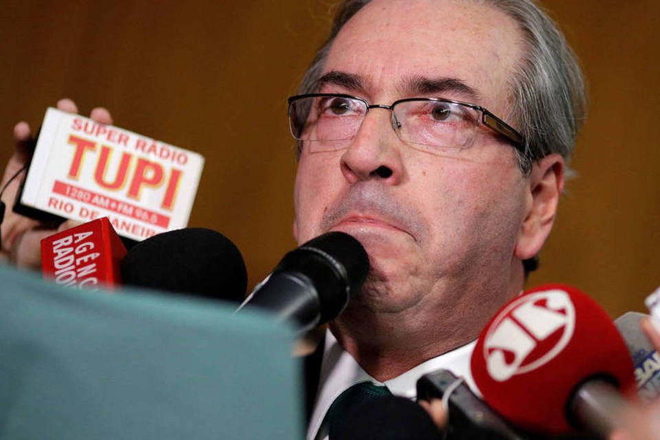 Cunha é xingado durante entrevista e rebate eleitor