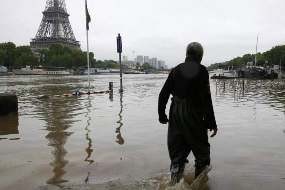 Chuvas fortes deixam Paris embaixo d’água; veja fotos