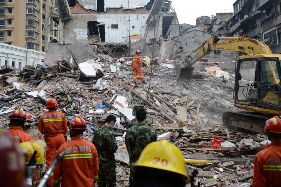 Desmoronamento de prédios mata 10 pessoas na China