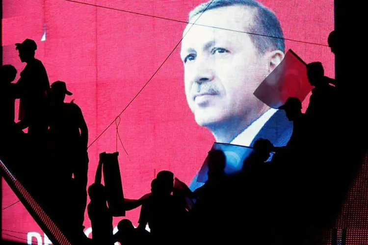 
	Erdogan: o operador de sat&eacute;lite turco T&uuml;rksat j&aacute; havia rescindido o contrato com a &quot;IMC&quot;, alegando problemas de &quot;seguran&ccedil;a nacional&quot;
 (Baz Ratner/Reuters)