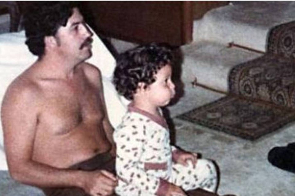 Errei ao jurar vingar sua morte, diz filho de Pablo Escobar