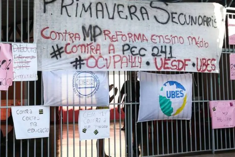 
	Ocupa&ccedil;&atilde;o: os estudantes est&atilde;o se posicionando tamb&eacute;m contra a Medida Provis&oacute;ria editada pelo governo federal da reforma no ensino m&eacute;dio
 (Wilson Dias/Agência Brasil)