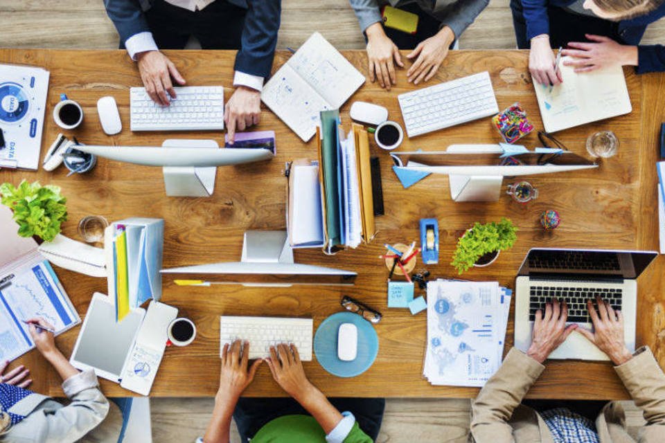 Como ser educado com estranhos que pedem favores no trabalho?