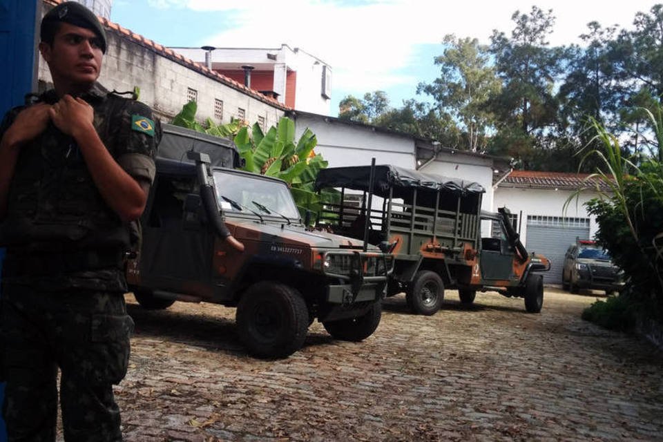 Exército ocupa sede da Sabesp - de mentirinha