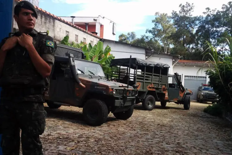 Soldado do Exército na porta das dependências da Sabesp, na zona Oeste de São Paulo (Talita Abrantes/Exame.com)