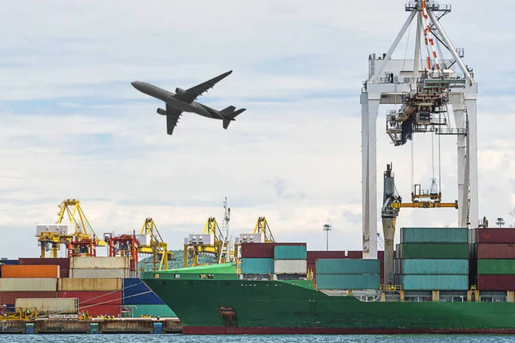 Exportações: as importações, entretanto, devem cair 9,4% em 2016, um percentual parecido com o do ano passado (Thinkstock/Tuachanwatthana/Thinkstock)