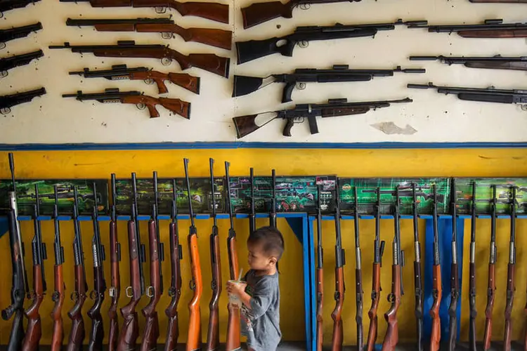 Fábrica de armas na Indonésia (Ed Wray/Getty Images)