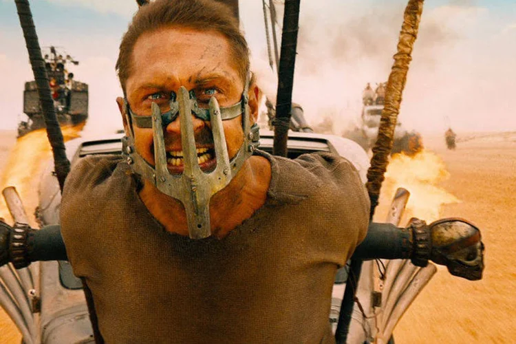 Cena do filme "Mad Max: Fury Road": inspiração para o novo comercial da Mitsubishi