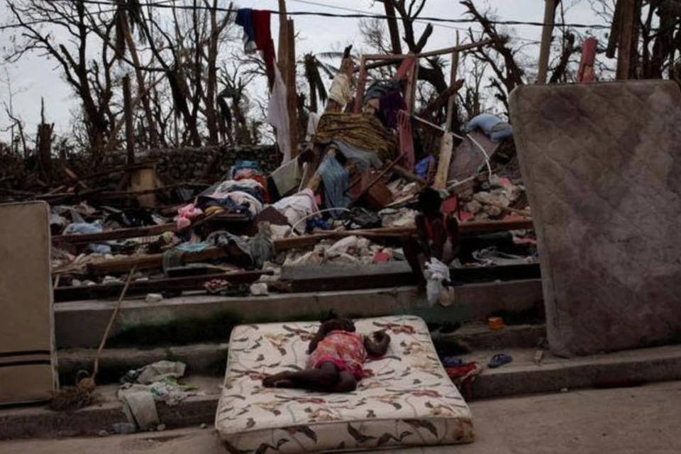 Estragos do furacão no Haiti dificultam chegada de ajuda