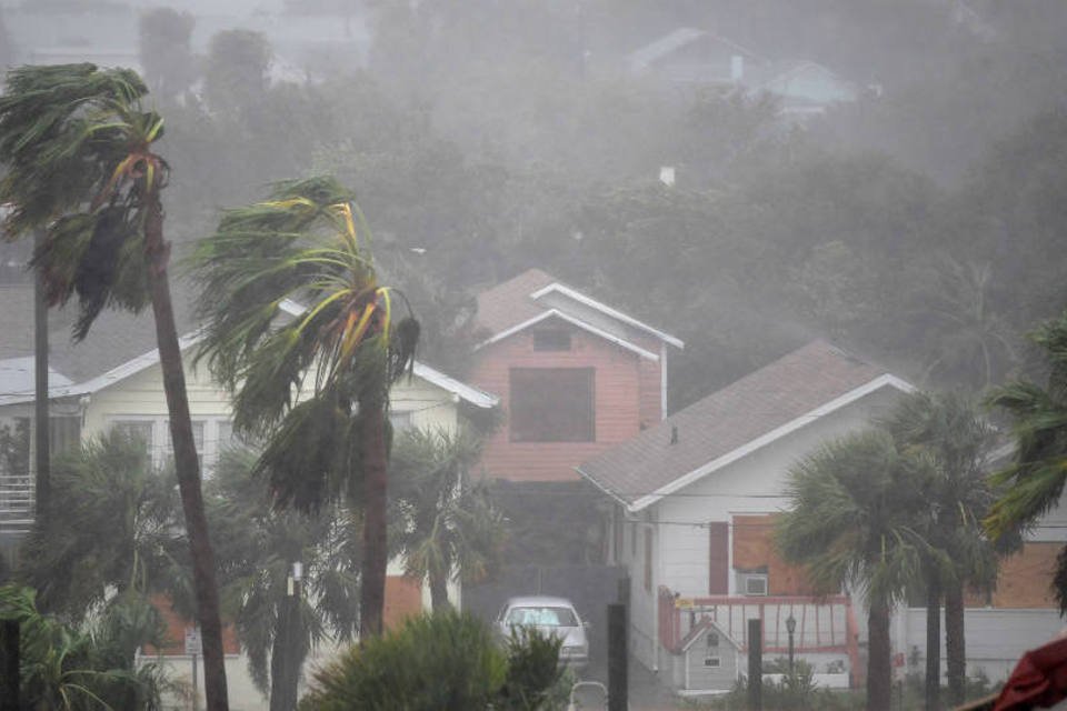 Mortes na Carolina do Norte por causa de furacão chega a 17