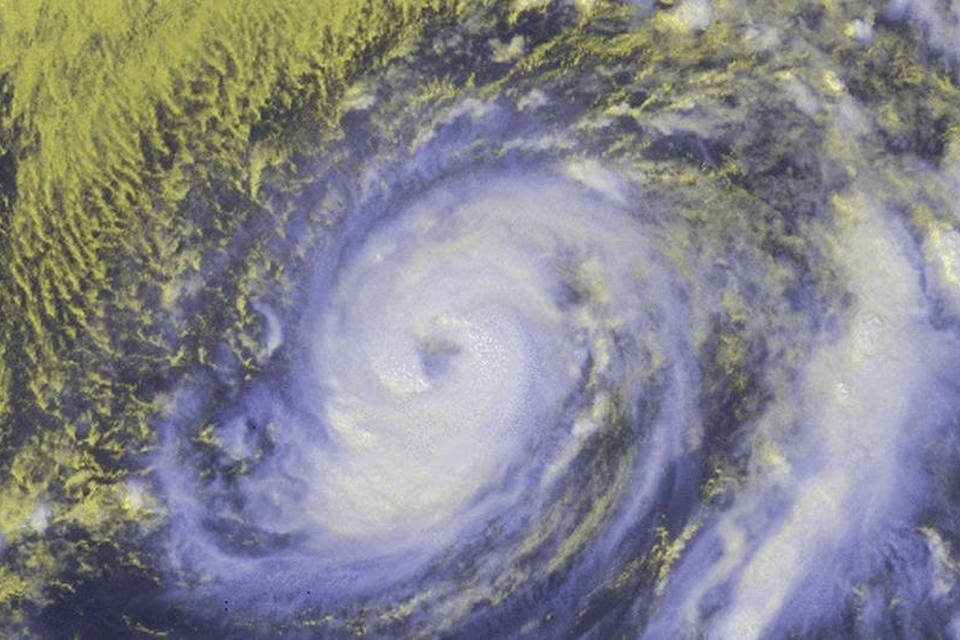 Olho do furacão Nicole passa sobre arquipélago das Bermudas