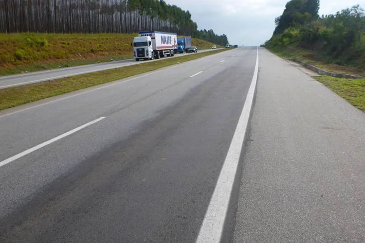 
	Rodovia: em um trecho de cinco quil&ocirc;metros, foram aplicadas 35.777 multas por excesso de velocidade de janeiro a julho deste ano
 (CNT/Divulgação)