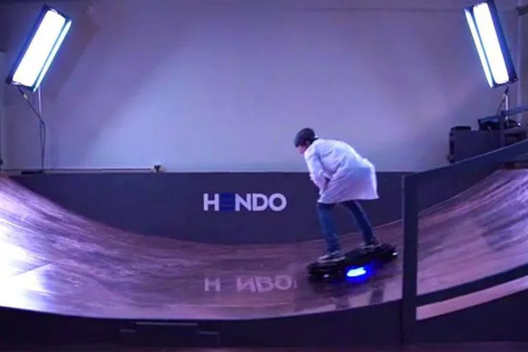 Hendo: o skate usa levitação magnética para pairar no ar (Reprodução de EXAME.com)