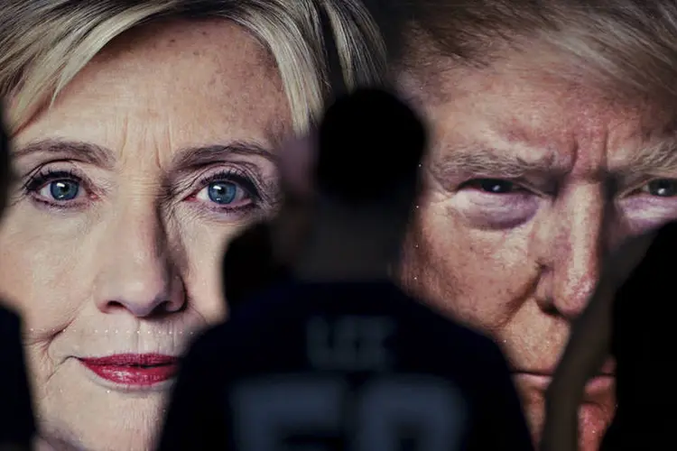 Hillary Clinton e Donald Trump chegam na reta final de suas campanhas, mas os eleitores seguem divididos (Andrew Harrer/Bloomberg)