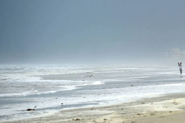 
	Furac&atilde;o Matthew: administra&ccedil;&atilde;o espera que 500 mil pessoas deixem a regi&atilde;o litor&acirc;nea
 (Phelan Ebenhack/Reuters)